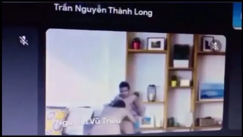 Học online quên không tắt camera lộ cảnh em gái đang liếm mút