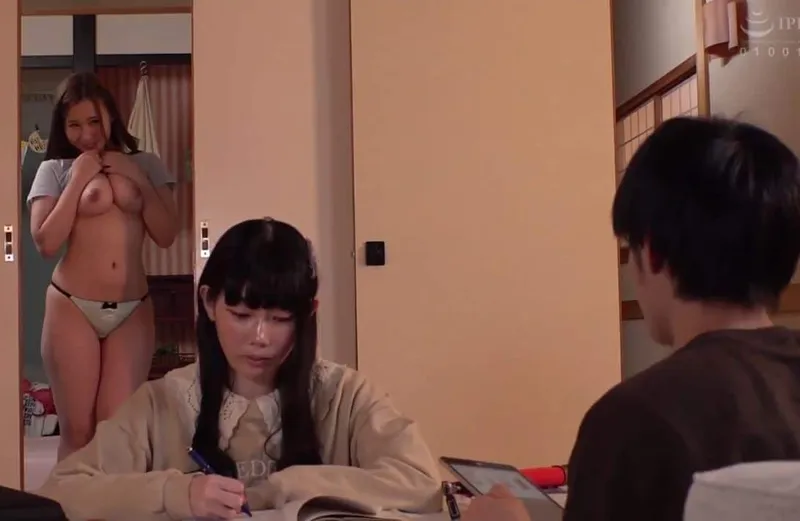 đến nhà người tình học nhóm nhưng chị gái cô ấy lại gạ tình