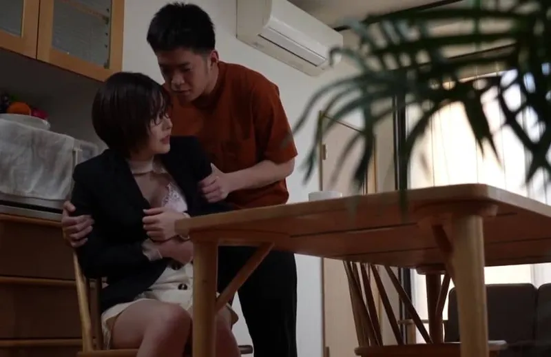 Trở về sau khi bị hấp diêm thì tiếp tục bị bố và em chồng chơi