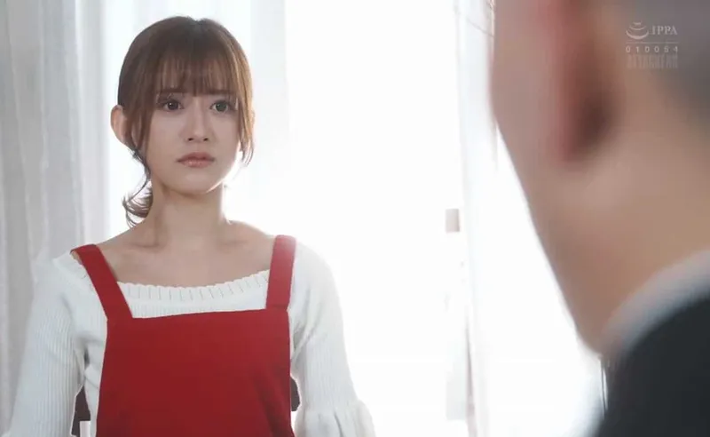 Người vợ bán thân xóa nợ cho gã chồng suốt một năm mà gã chồng không hề hay biết