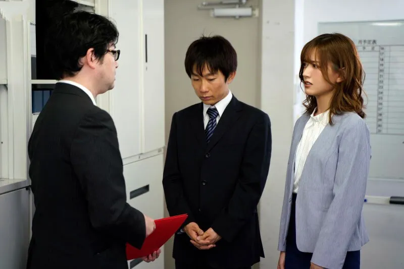 Nghi ngờ vợ vụng trộm với thực tập sinh, người chồng lắp camera và cái kết bất ngờ